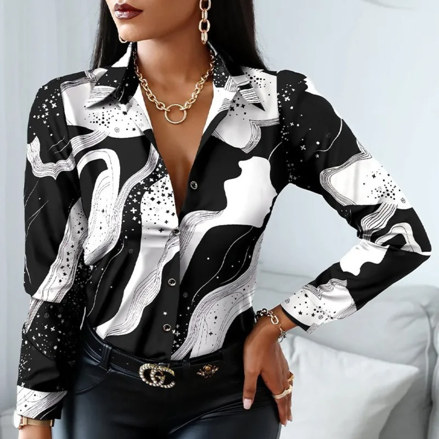 Buiten Blik Elegante blauwe damesblouses met geometrische print