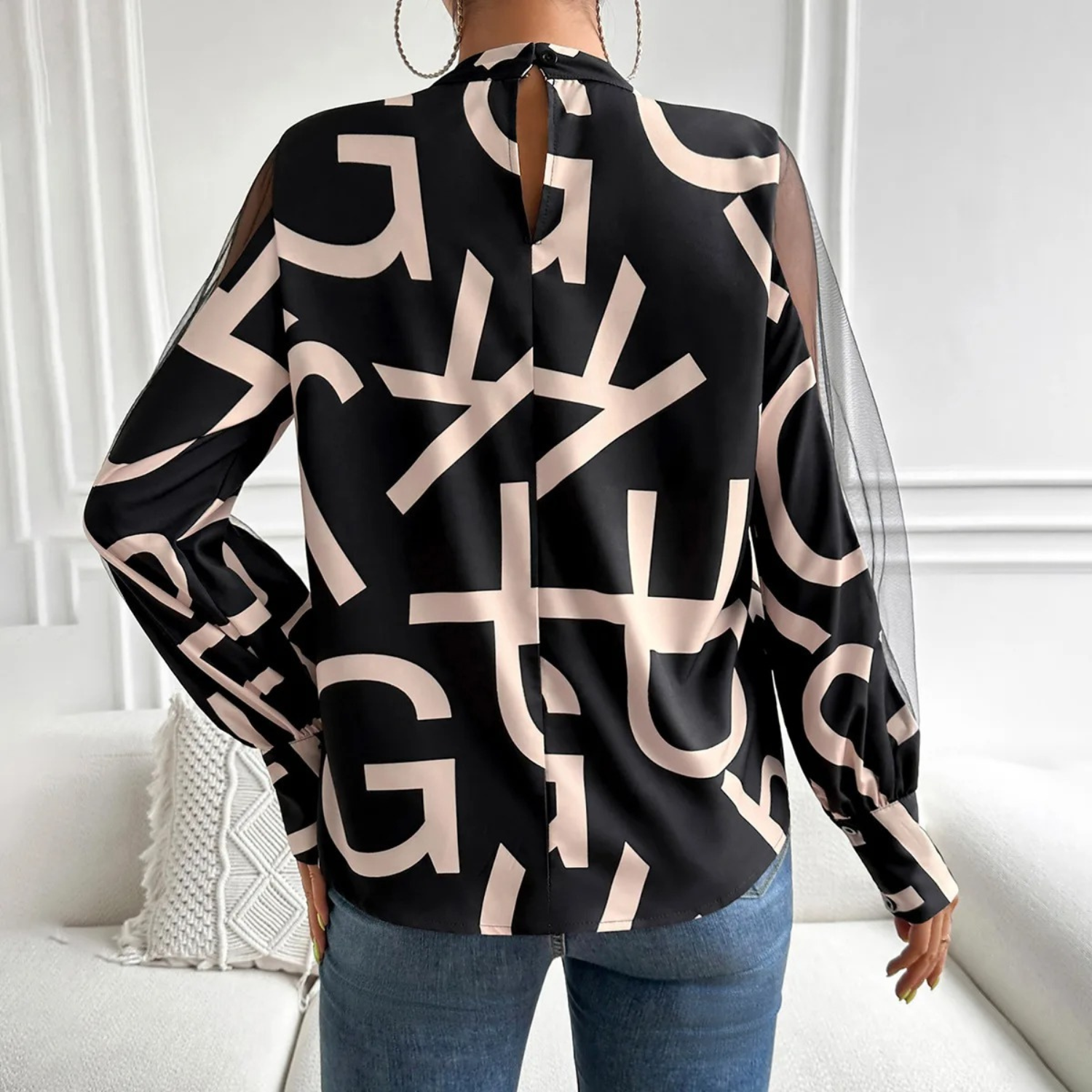 Buiten Blik Slanke damesblouses met patchwork letterprint