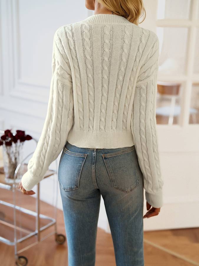 Long -Sleeveved White Knitt Sweater