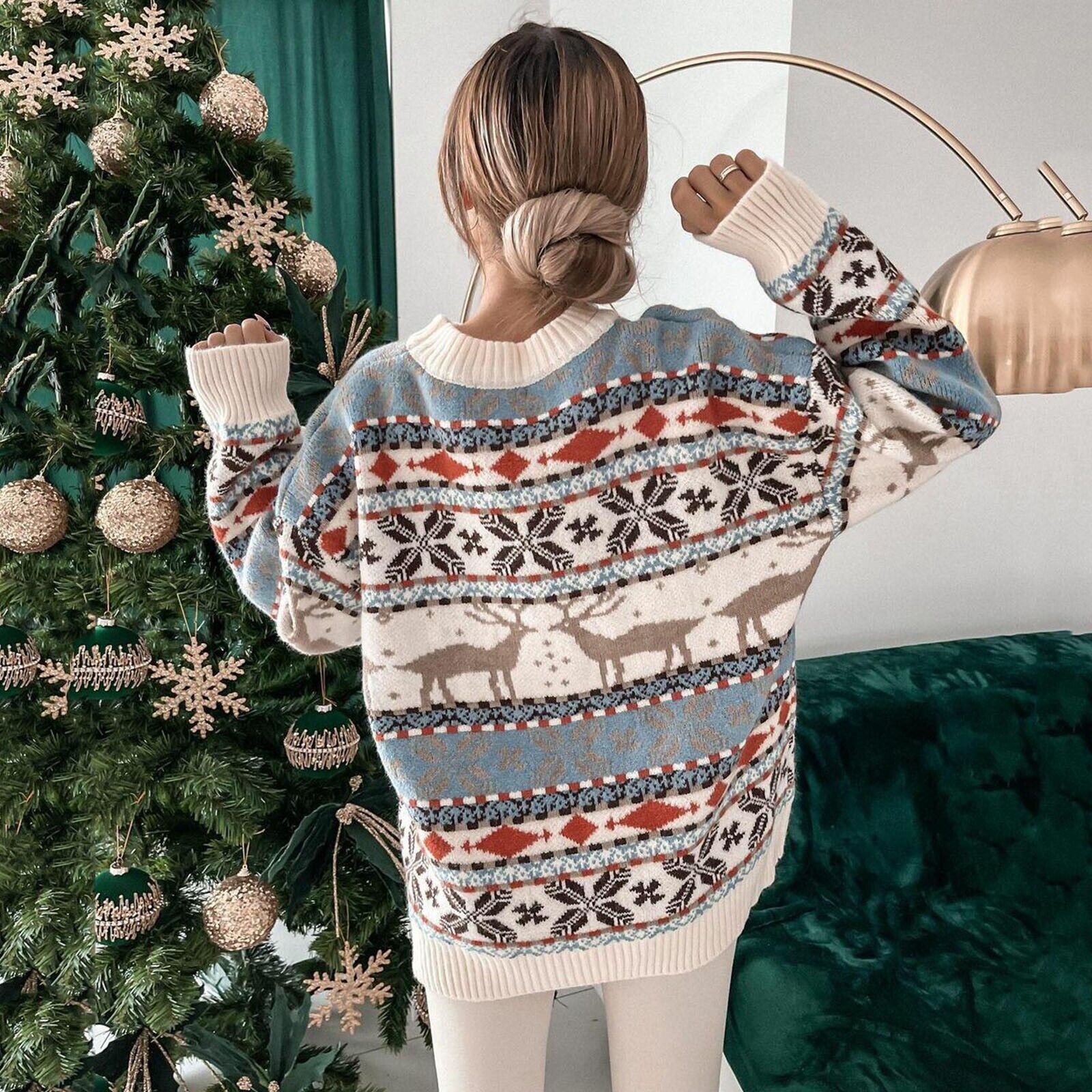 Buiten Blik Modelable Holiday Sweaters Met Een Feestelijk Rendierpatroon